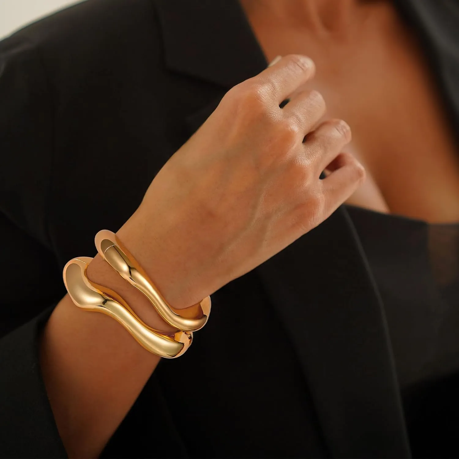 2Pcs Gold Cuff Bangle Bracelets For Women Gold Polished Thick Waterdrop Bangle Statement Bracelets Chunky Jewelry for Women