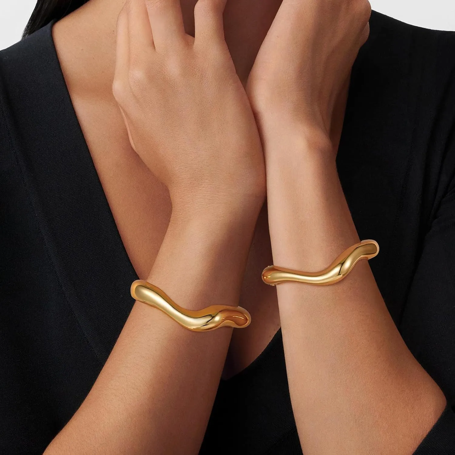 2Pcs Gold Cuff Bangle Bracelets For Women Gold Polished Thick Waterdrop Bangle Statement Bracelets Chunky Jewelry for Women