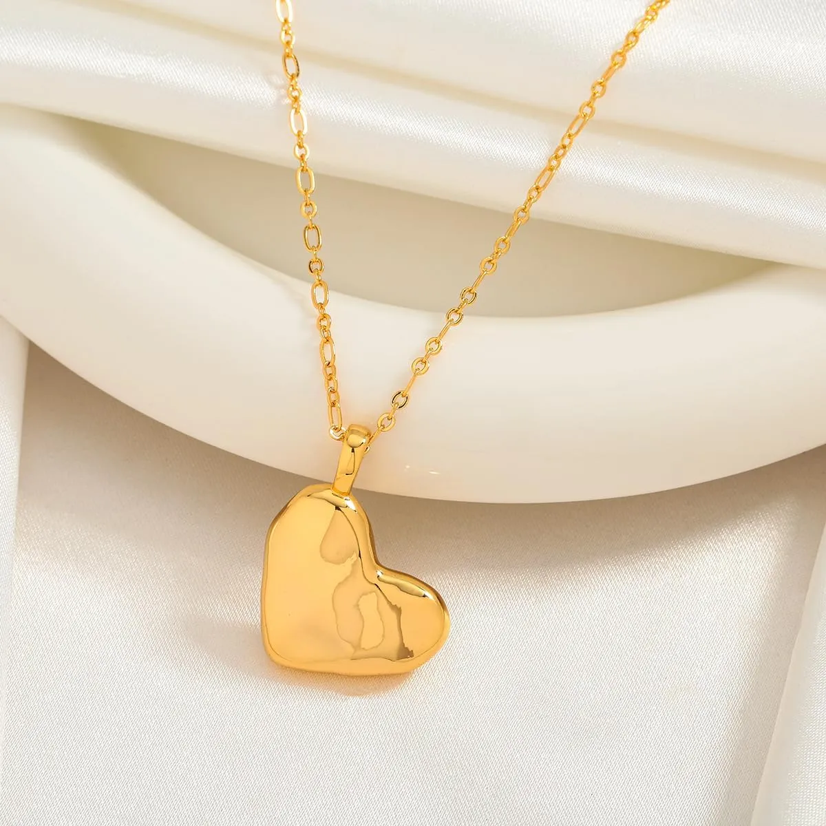 CLASSYZINT Heart Charm Choker Necklace for Women Chunky Chain Necklace Statement Necklace for Women