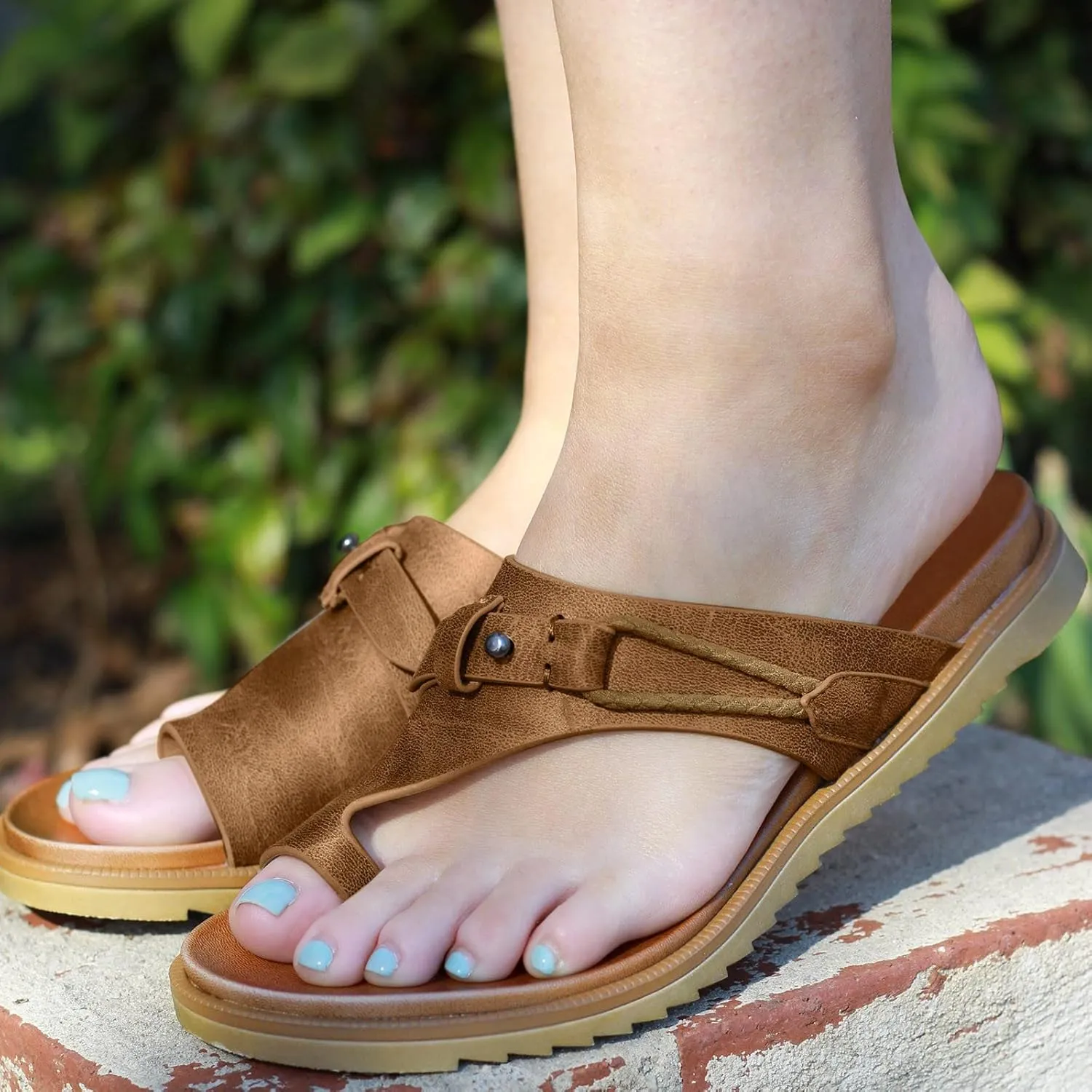 Eduavar Sandals for Women Casual Summer Orthopedic Correction Leather Ring Toe Sandals Solid/Leopard Print Flat Flip Flops