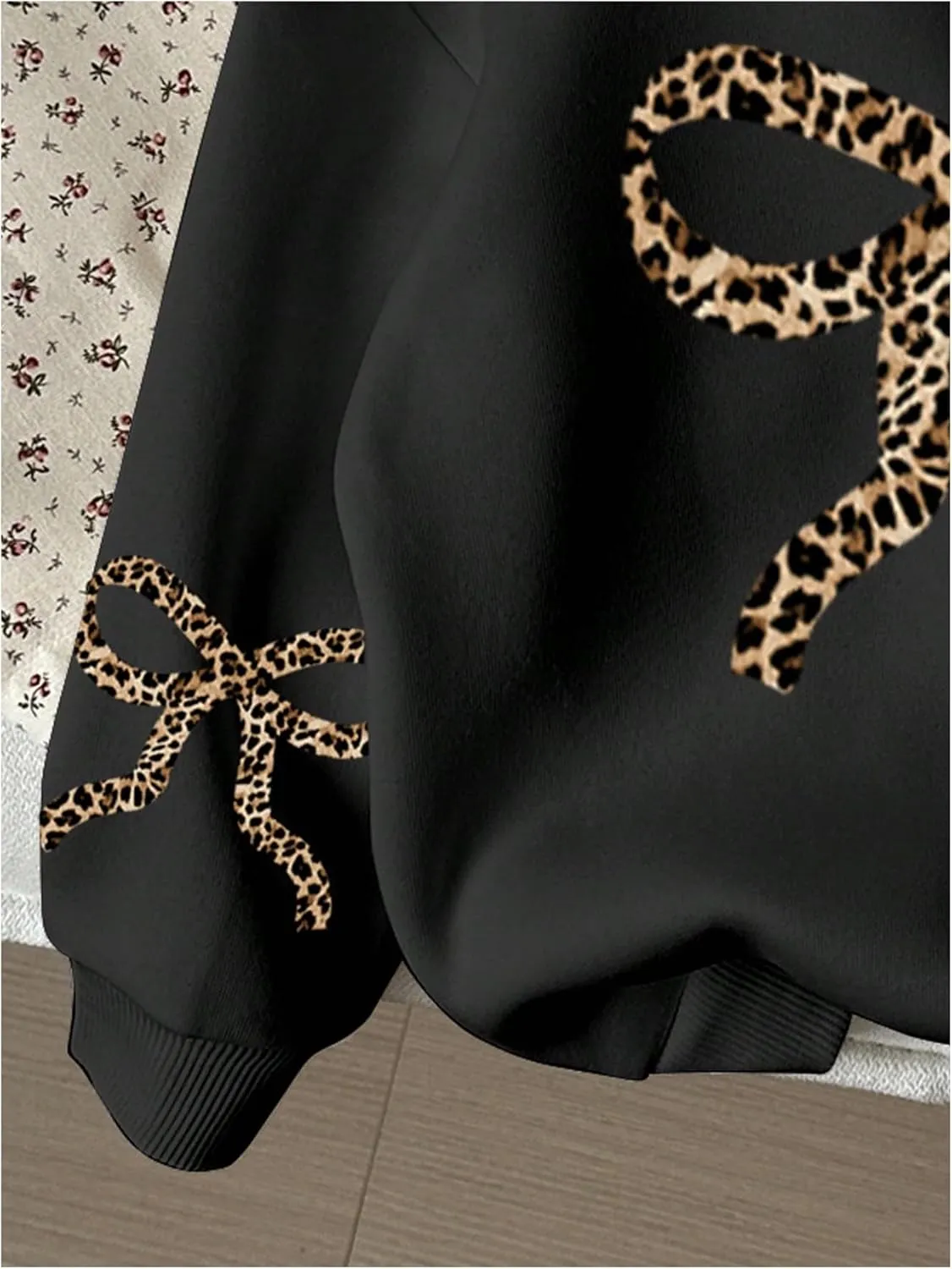 Girl's Leopard Graphic Hoodies Pullover Long Sleeve Hooded Neck Sweatshirts Trendy Fall Outfits