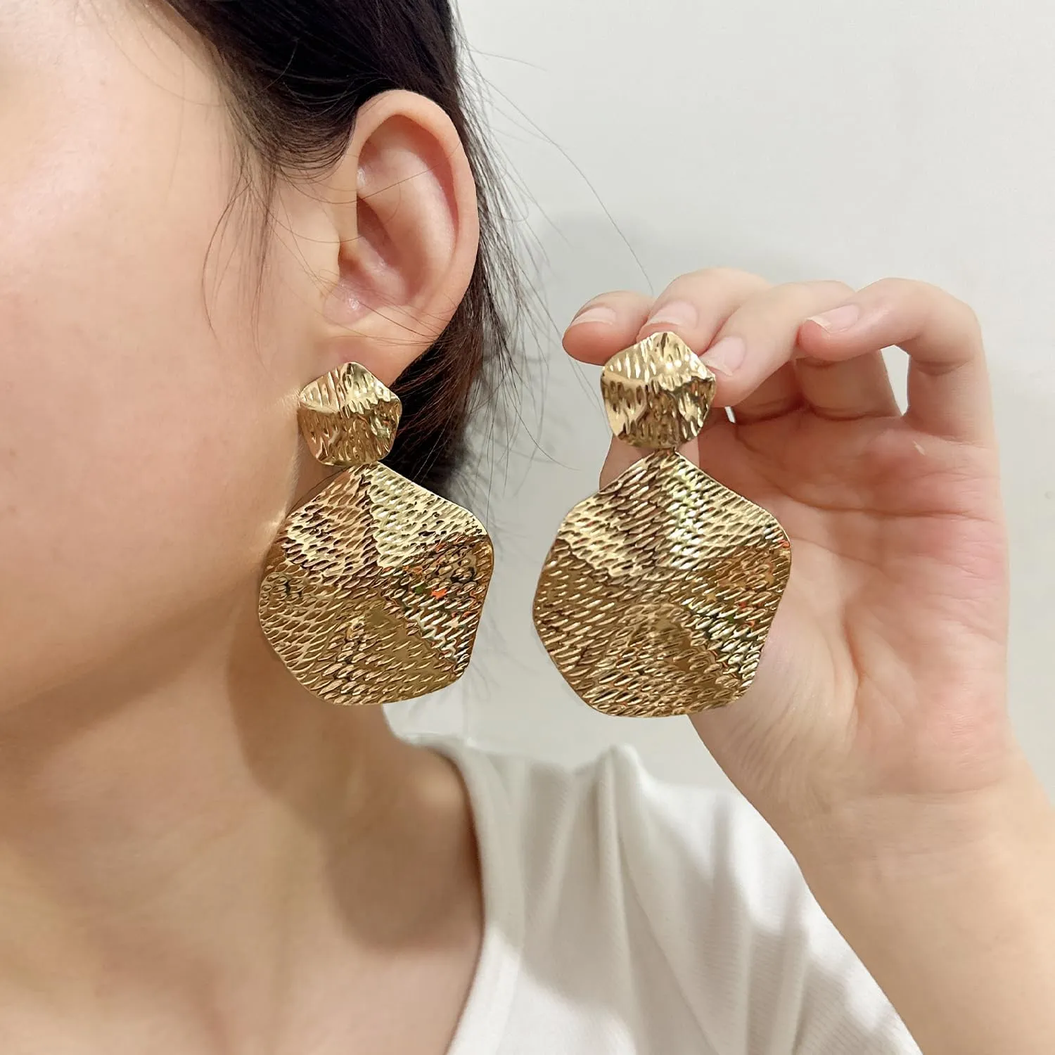Gold Statement Dangle Earrings for Women Fashion Circular Dangling Earrings Round Statement Earring Hypoallergenic Big Drop Earrings Party Prom Fashion Jewelry Gifts