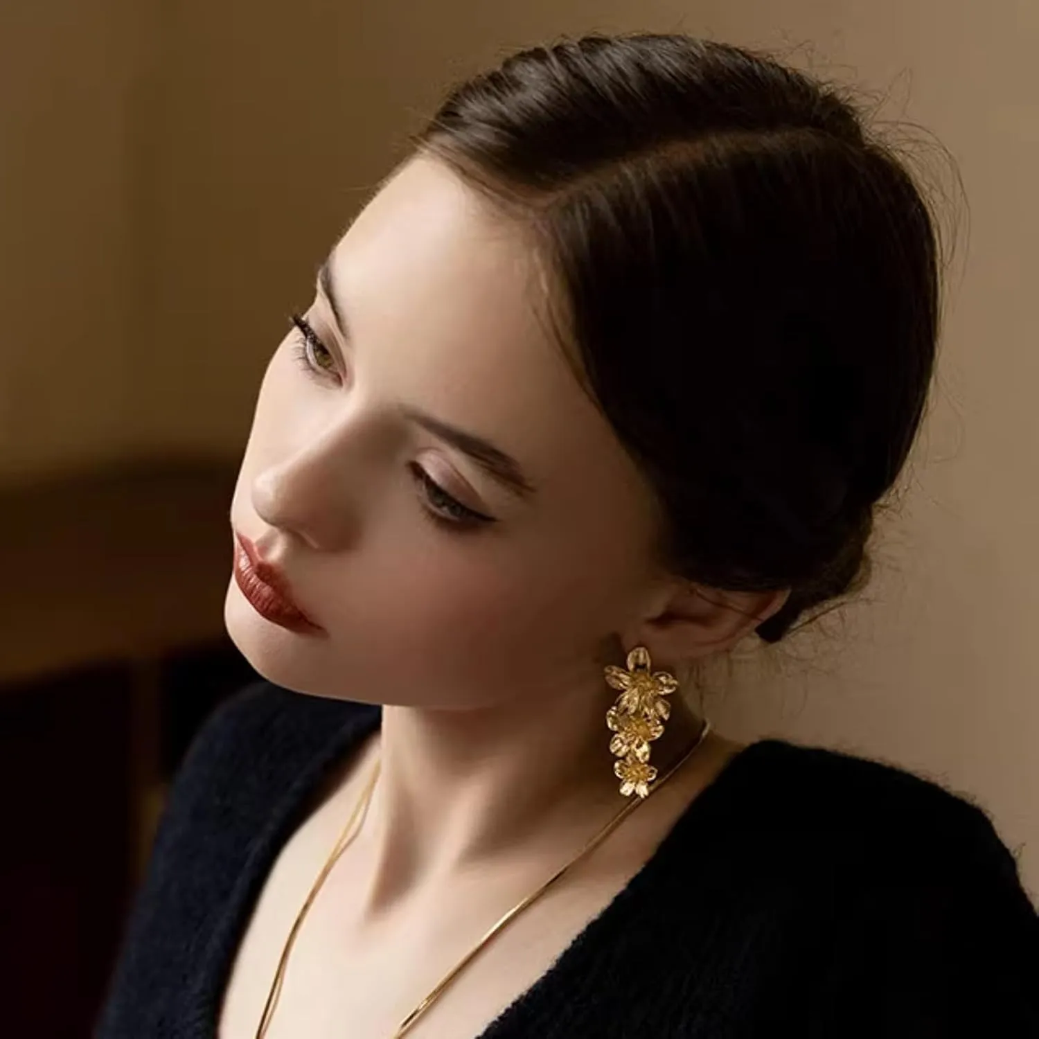 Gold Statement Earrings for Women Dainty Gold Flower Earrings Elegant Floral Statement Earrings Chunky Leaf Fan Shape Drop Earrings for Women Trendy