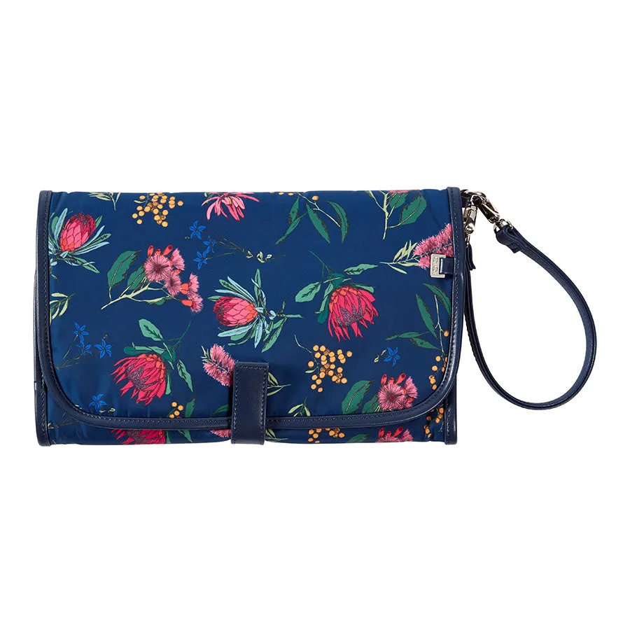 OiOi Change Clutch - Navy Botanical
