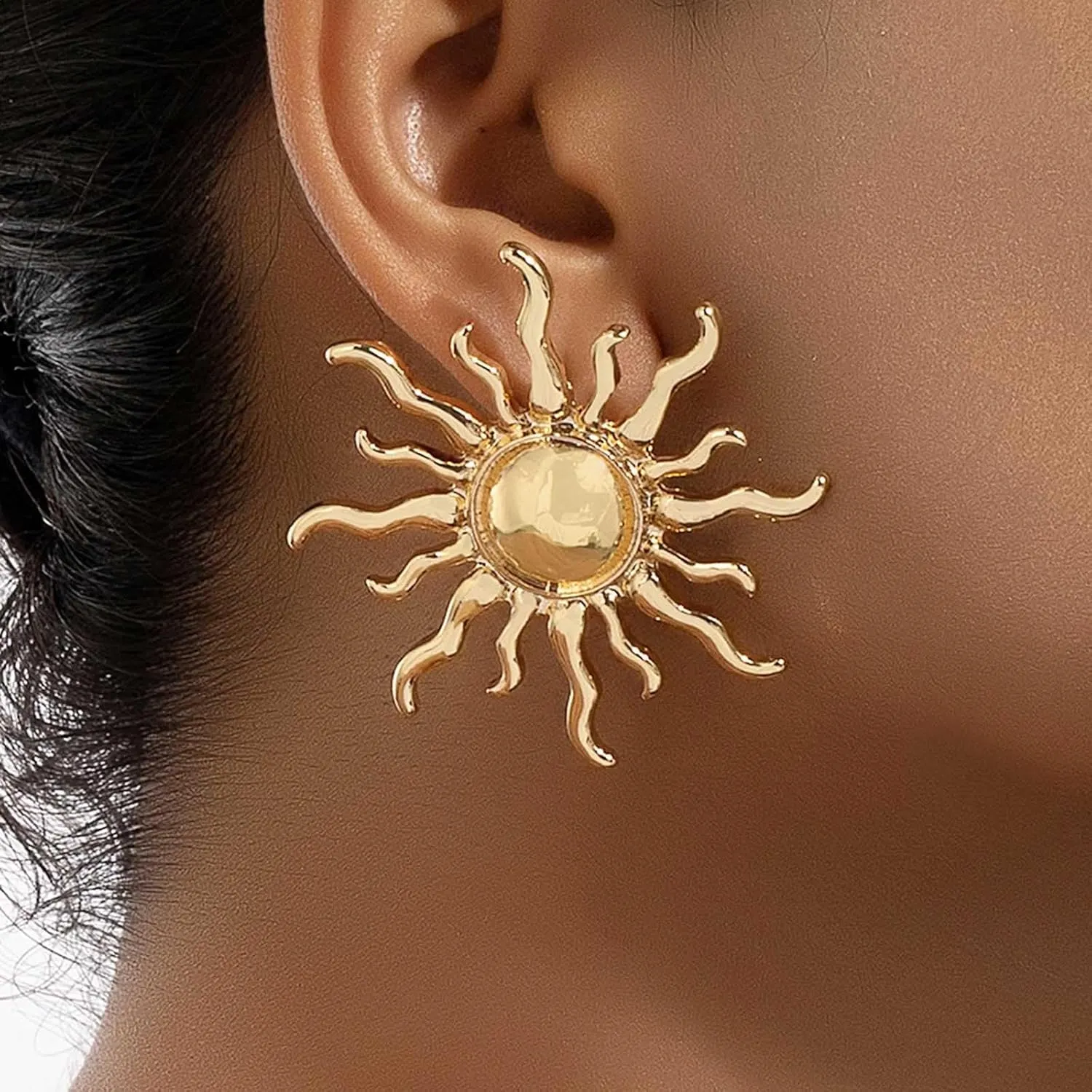Vintage Sun Stud Earrings Big Sunburst Earring Gold Sunflower Statement Earrings Exaggerated Geometric Sunray Earrings Wedding Prom Jewelry for Women