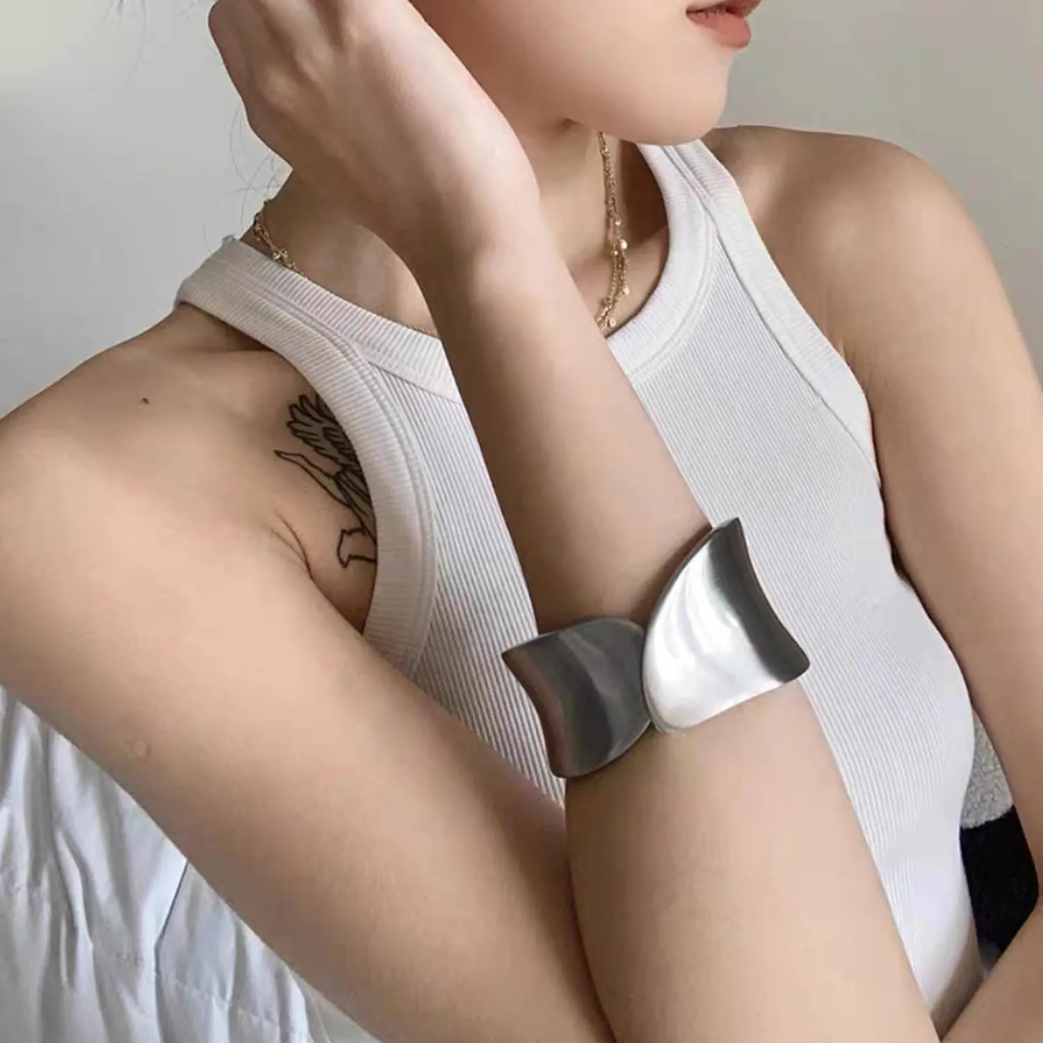 Wide Grooved Crystal Cuff Hinge Bangle Metal Shiny Punk Bracelet Great Polished Fashion Statement Bangles Gold Smooth Bangle Bracelet for Women Fashion Jewelry